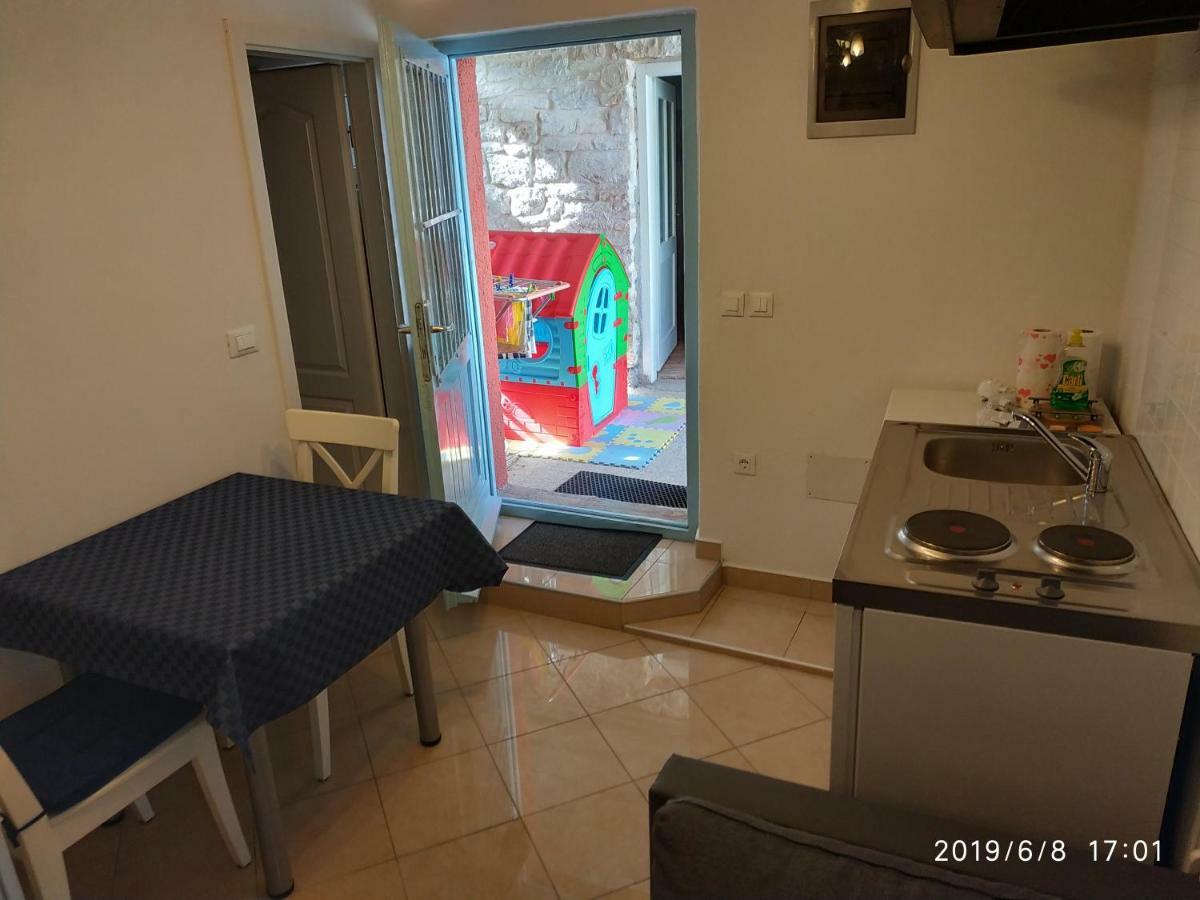 Holiday Home Peruški Eksteriør billede